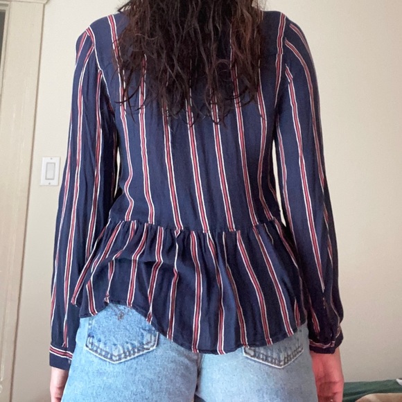 Hollister button up top - Picture 3 of 5